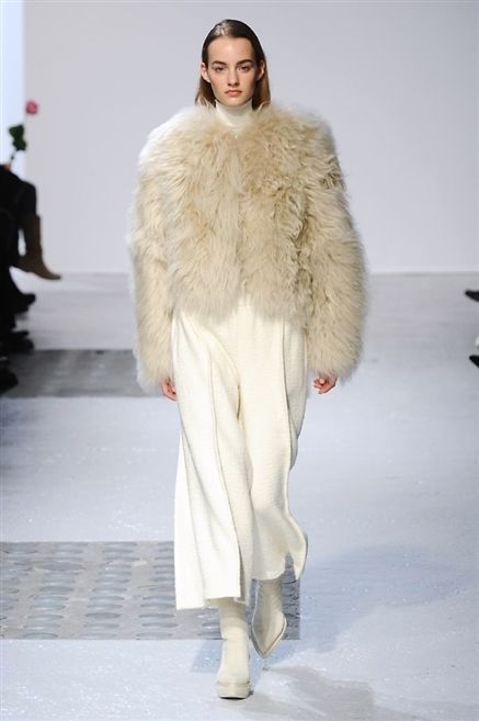 Fashion show, Winter, Shoulder, Textile, Joint, Outerwear, Runway, Fashion model, Style, Fur clothing, 