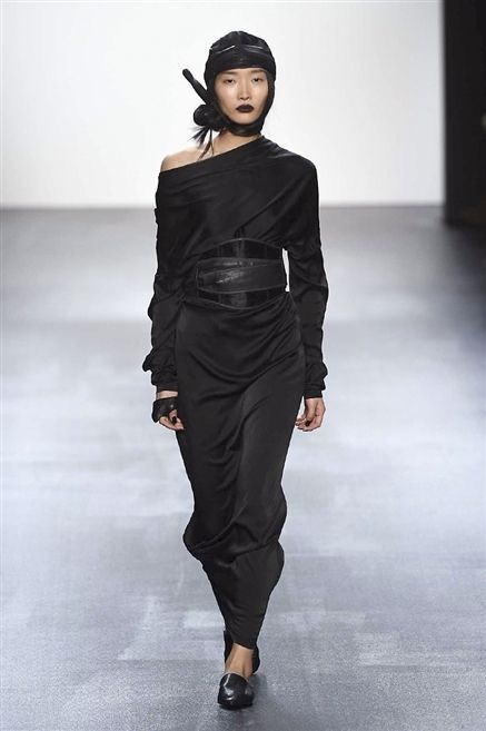 Shoulder, Fashion show, Joint, Waist, Style, Fashion model, Black hair, Runway, Fashion, Black, 