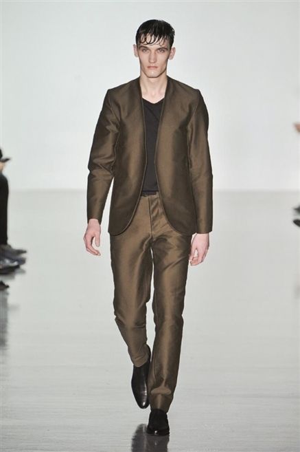 Brown, Sleeve, Trousers, Human body, Shoulder, Fashion show, Textile, Standing, Joint, Jacket, 