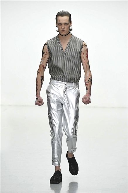 Sleeve, Trousers, Human body, Collar, Shoulder, Textile, Standing, Joint, Style, Jewellery, 