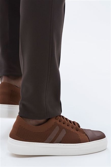 Brown, Human leg, Textile, Joint, White, Tan, Fashion, Black, Grey, Walking shoe, 