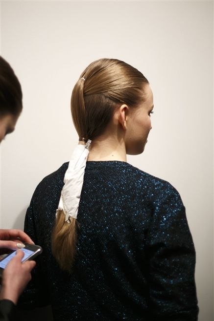 Hair, Head, Hairstyle, Shoulder, Style, Mobile phone, Fashion, Neck, Earrings, Nail, 