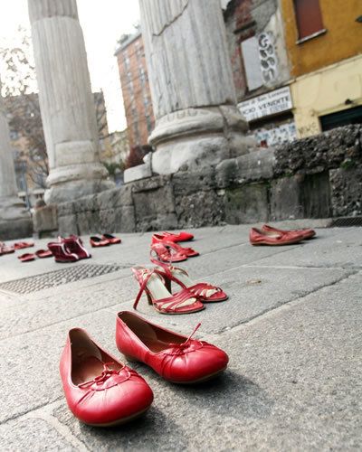 Red, Carmine, Maroon, Column, Coquelicot, Dress shoe, Leather, Synthetic rubber, Monument, Dancing shoe, 