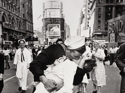 Campagna antibacio: negli Anni 50 in Italia era vietato baciarsi