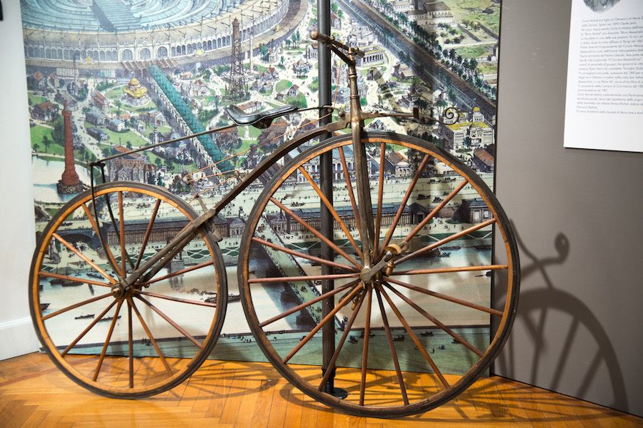 Wheel, Spoke, Rim, Bicycle wheel rim, Bicycle tire, Bicycle, Iron, Metal, Bicycle frame, Museum, 