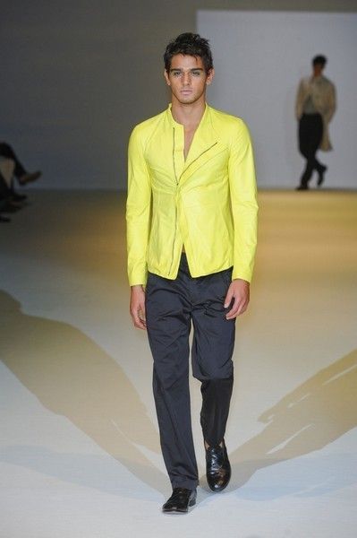 Yellow, Collar, Sleeve, Trousers, Human body, Shoulder, Dress shirt, Shirt, Standing, Joint, 