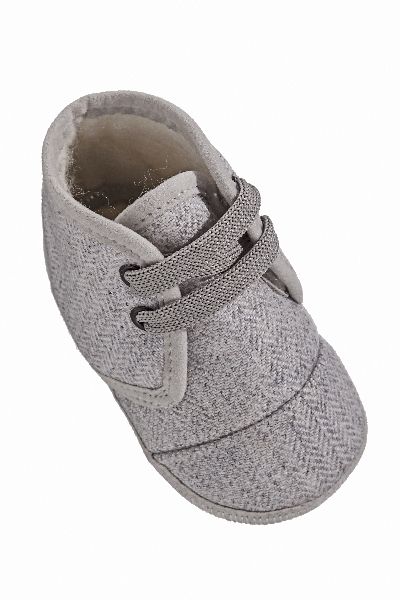 Grey, Beige, Tan, Natural material, Silver, Walking shoe, Oval, Synthetic rubber, 