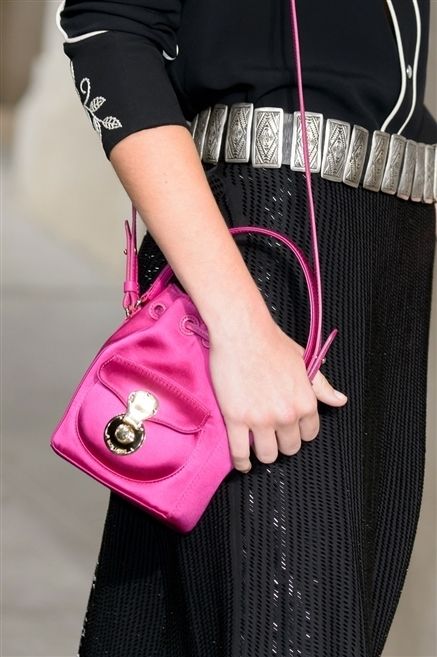Sleeve, Bag, Textile, Magenta, Style, Luggage and bags, Fashion, Carmine, Shoulder bag, Pattern, 