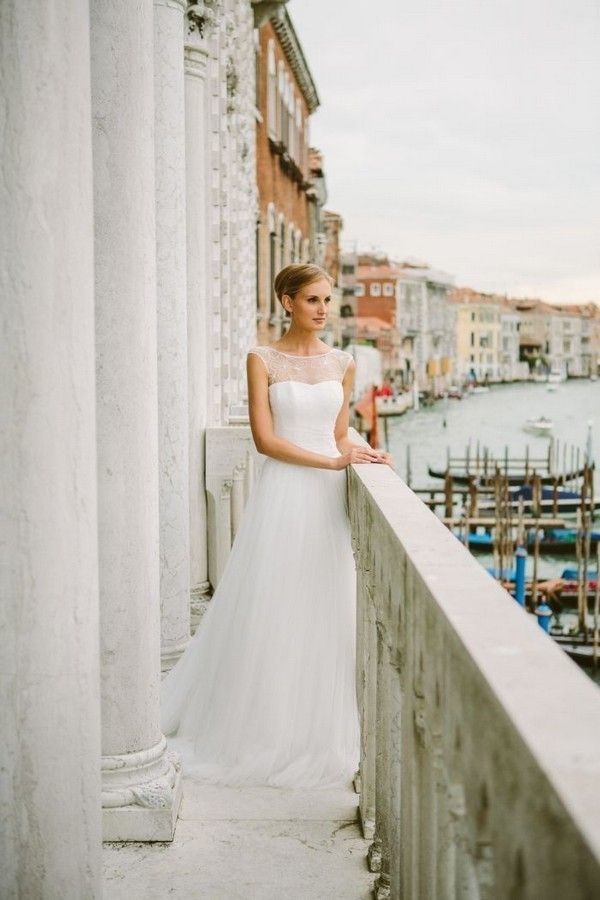 Dress, Shoulder, Photograph, Bridal clothing, White, Wedding dress, Bride, Formal wear, Gown, Bridal party dress, 
