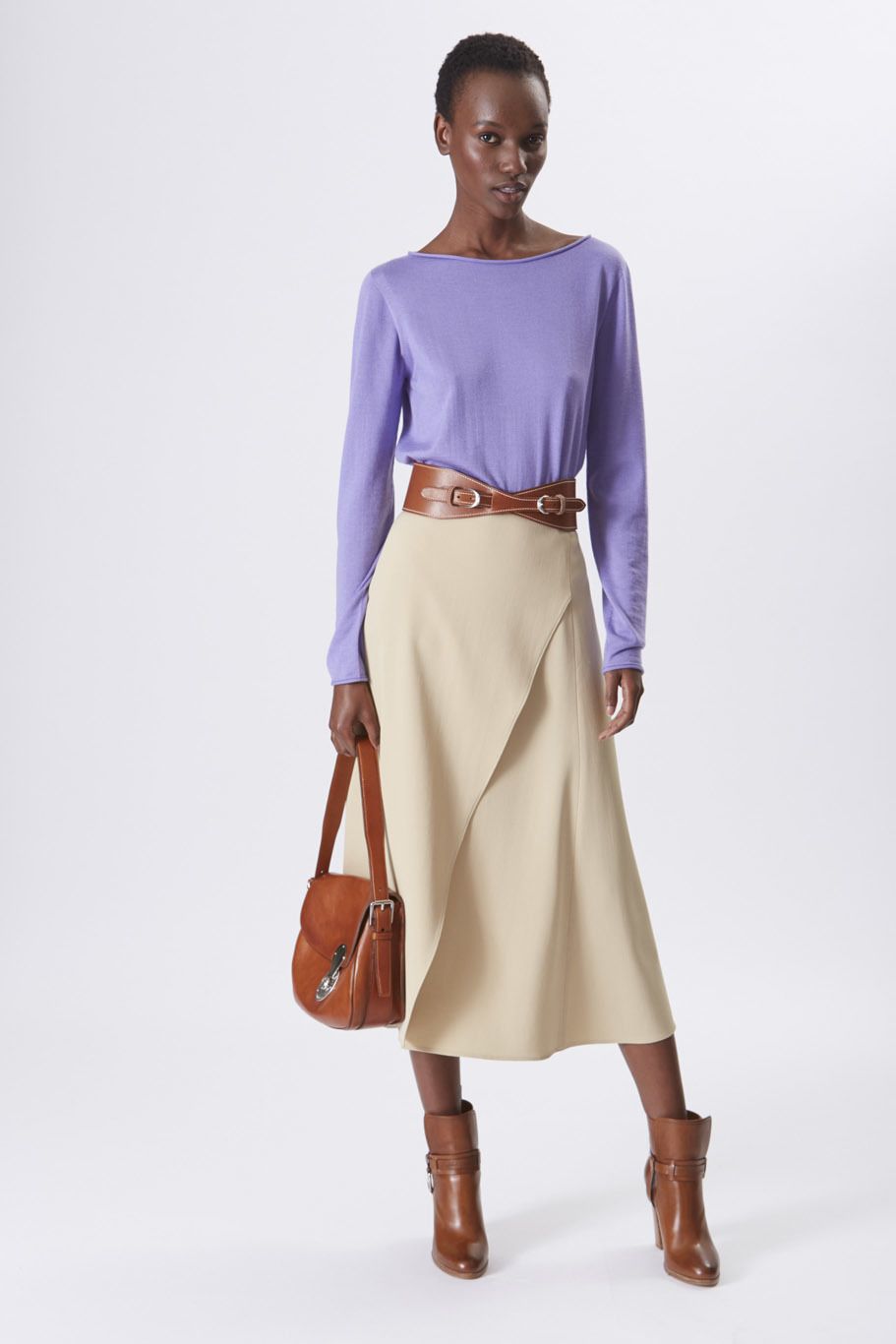 Brown, Sleeve, Shoulder, Textile, Bag, Joint, Khaki, Style, Fashion accessory, Tan, 