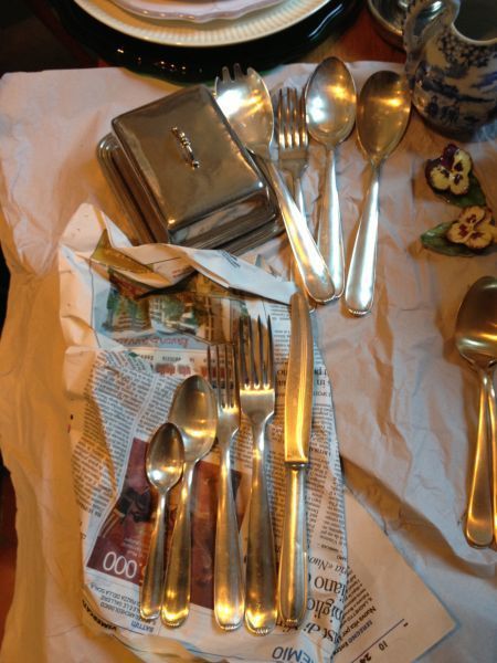 Dishware, Cutlery, Serveware, Tableware, Kitchen utensil, Household silver, Fork, Home accessories, Spoon, Linens, 