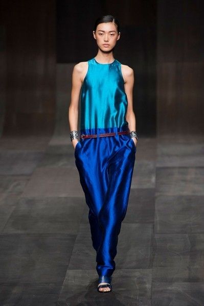 Clothing, Blue, Shoulder, Fashion show, Joint, Waist, Style, Runway, Formal wear, Electric blue, 