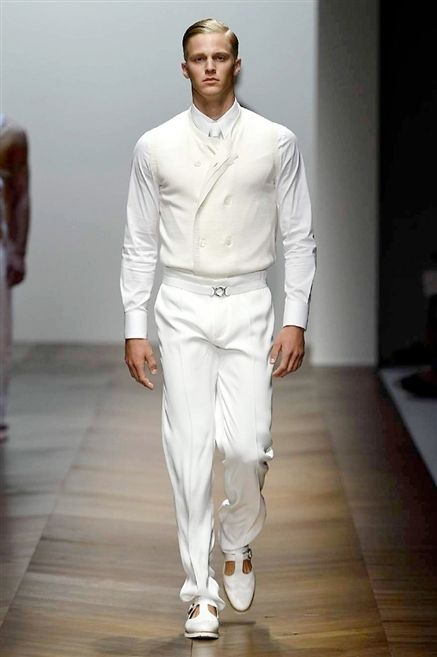 Sleeve, Collar, Shoulder, Joint, Standing, White, Fashion show, Formal wear, Style, Fashion model, 