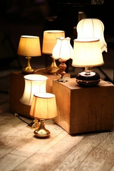Lampshade, Lighting, Wood, Lamp, Room, Lighting accessory, Floor, Tints and shades, Home accessories, Interior design, 