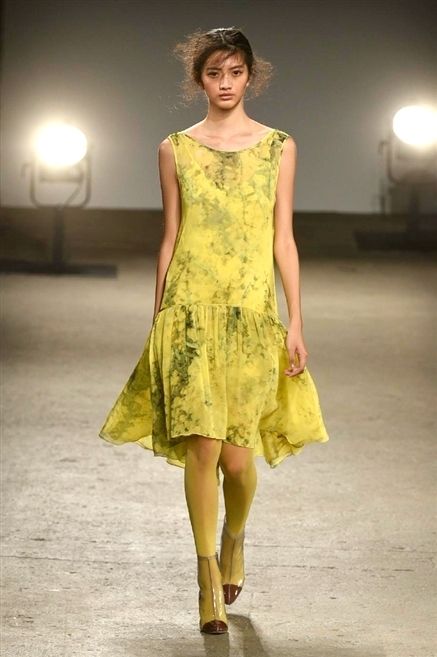 Clothing, Lighting, Yellow, Dress, Sleeve, Shoulder, Textile, Joint, One-piece garment, Formal wear, 