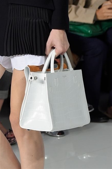 Bag, Joint, White, Style, Luggage and bags, Fashion, Shoulder bag, Street fashion, Material property, Waist, 