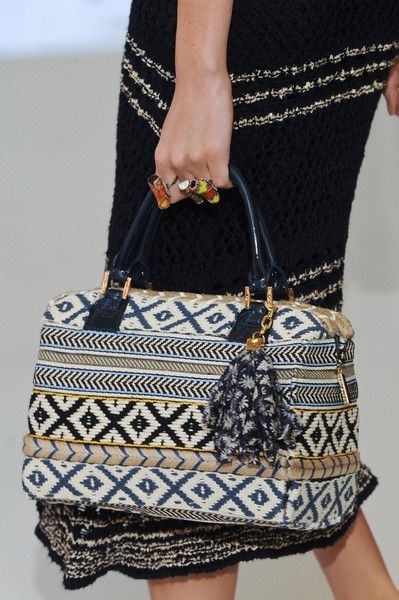 Pattern, Textile, Bag, White, Fashion accessory, Style, Fashion, Black, Shoulder bag, Luggage and bags, 