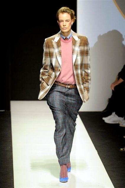 Clothing, Brown, Trousers, Fashion show, Shoulder, Shirt, Textile, Outerwear, Runway, Collar, 