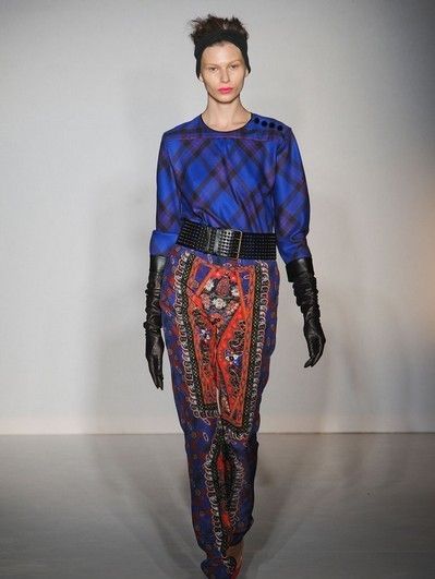 Blue, Sleeve, Shoulder, Textile, Joint, Standing, Style, Waist, Fashion show, Pattern, 