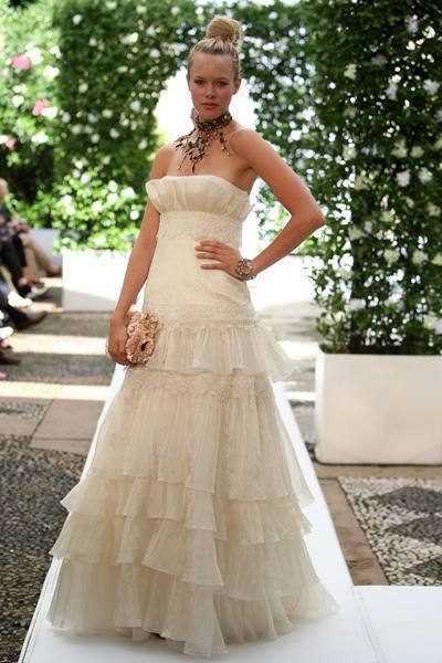 Clothing, Dress, Bridal clothing, Shoulder, Textile, Photograph, Joint, Gown, White, Wedding dress, 