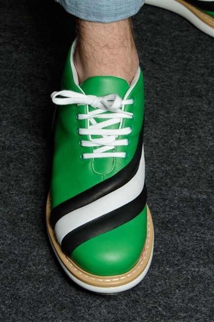 Green, Human leg, Joint, Carmine, Sock, Walking shoe, Ankle, 