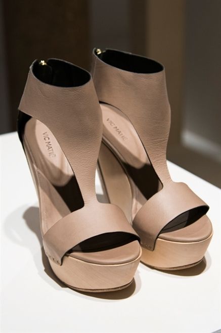 Footwear, Product, Fashion, Tan, Beige, Synthetic rubber, Still life photography, High heels, Fashion design, Sandal, 