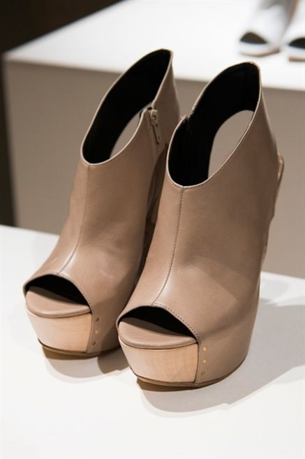 Brown, Tan, Khaki, Fashion, Leather, Beige, Material property, Fawn, Clog, Synthetic rubber, 