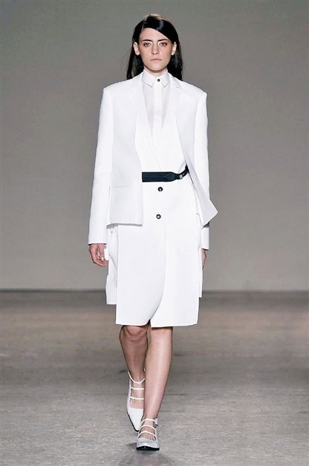 Clothing, Sleeve, Shoulder, Collar, Joint, Outerwear, White, Style, Fashion show, Fashion model, 