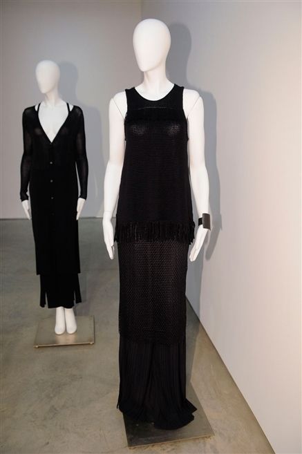 Clothing, Shoulder, Standing, Formal wear, Mannequin, One-piece garment, Fashion, Neck, Black, Waist, 