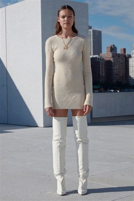 Sleeve, Shoulder, Human leg, Textile, Joint, Standing, Outerwear, Style, Street fashion, Knee, 