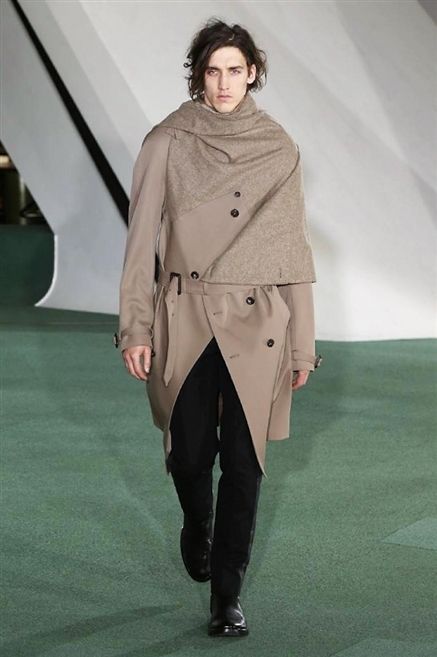 Sleeve, Shoulder, Fashion show, Joint, Outerwear, Style, Coat, Runway, Fashion model, Fashion, 