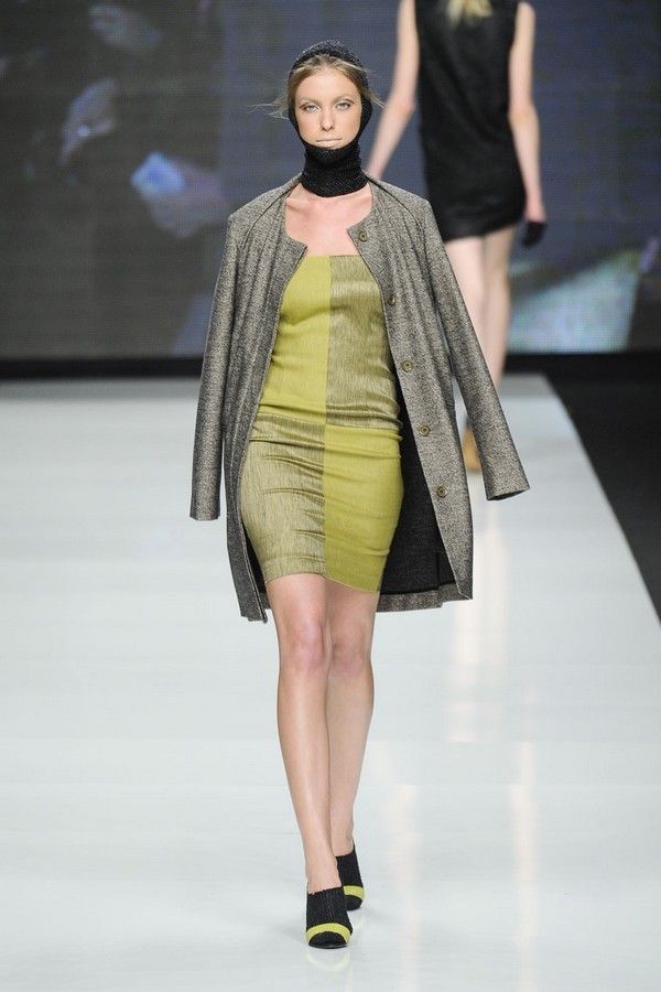 Clothing, Fashion show, Yellow, Event, Shoulder, Runway, Joint, Outerwear, Human leg, Dress, 