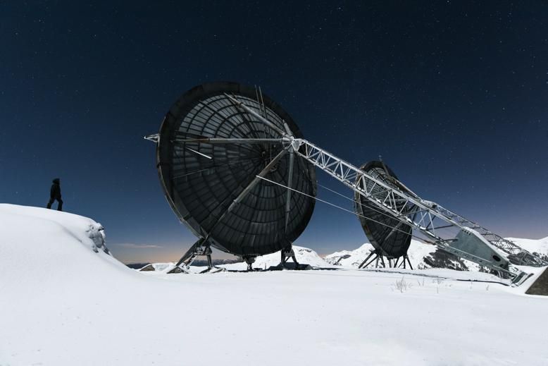 Winter, Slope, Telecommunications engineering, Antenna, Technology, Snow, Radio telescope, Freezing, Radar, Space, 