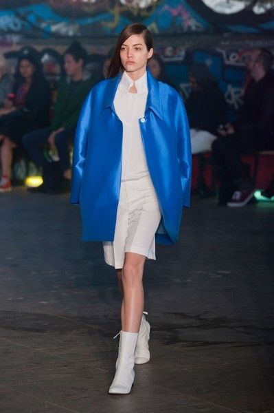 Footwear, Blue, Fashion show, Event, Shoulder, Joint, Outerwear, Runway, Style, Fashion model, 