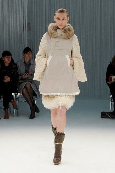 Clothing, Leg, Human body, Shoulder, Fashion show, Textile, Winter, Joint, Outerwear, Style, 
