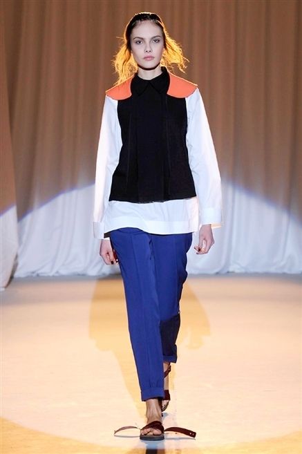 Fashion show, Shoulder, Textile, Joint, Outerwear, Runway, Fashion model, Style, Knee, Fashion, 