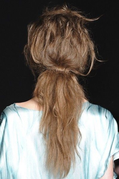 Hairstyle, Shoulder, Style, Back, Neck, Long hair, Brown hair, Liver, Blond, Hair coloring, 