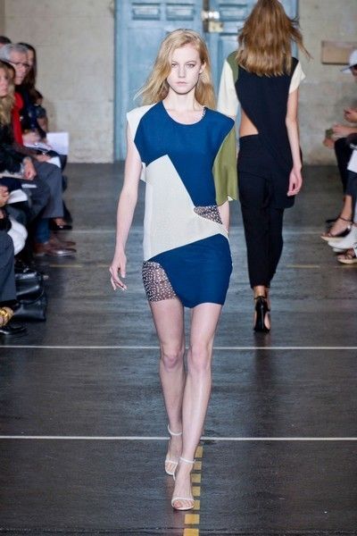 Clothing, Footwear, Leg, Human leg, Shoulder, Joint, Runway, Fashion show, Style, Thigh, 