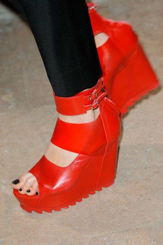 Human leg, Toe, Red, Joint, Sandal, Carmine, Foot, Nail, High heels, Basic pump, 