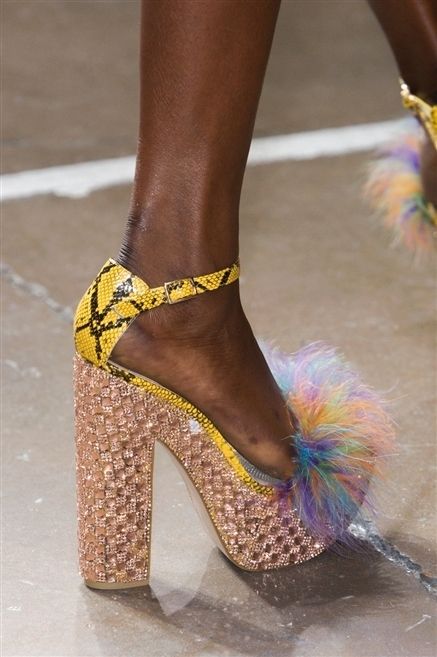 Brown, Yellow, Human leg, High heels, Foot, Tan, Fashion, Toe, Sandal, Beige, 