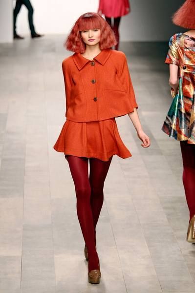 Clothing, Leg, Sleeve, Shoulder, Human leg, Textile, Red, Joint, Outerwear, Pattern, 