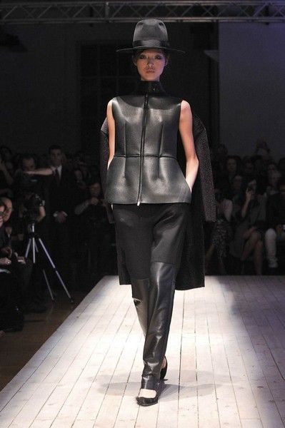 Clothing, Fashion show, Runway, Shoulder, Joint, Outerwear, Fashion model, Style, Waist, Fashion, 