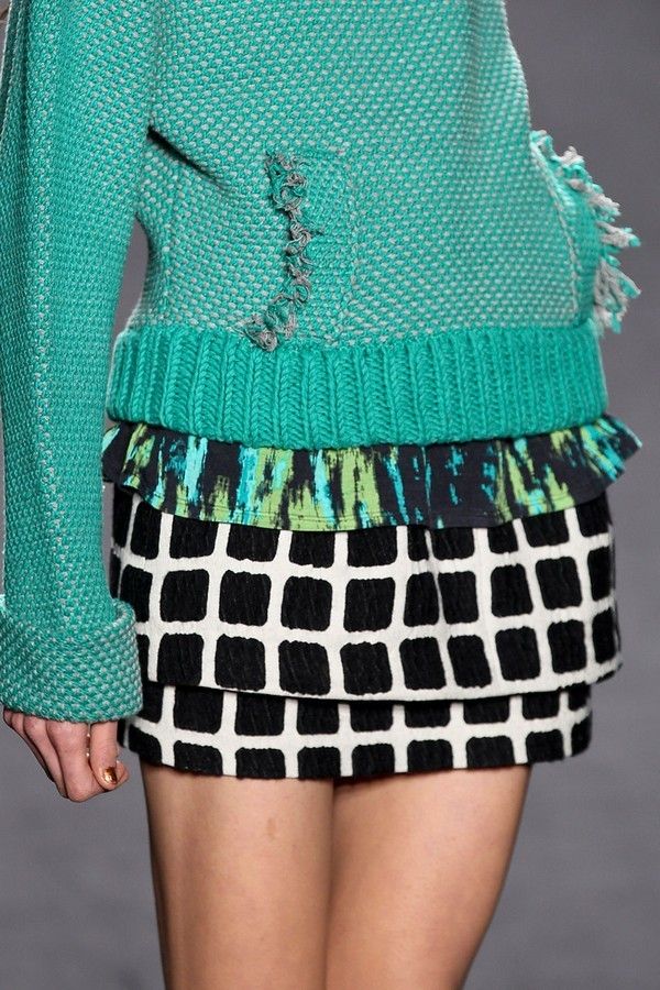 Green, Sleeve, Textile, Pattern, Teal, Fashion, Turquoise, Waist, Day dress, Thigh, 