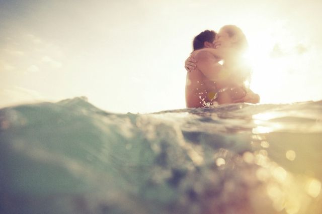 People in nature, Romance, Interaction, Honeymoon, Love, Sunlight, Holiday, Flash photography, Back, Kiss, 