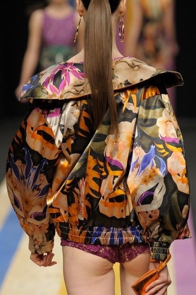 Purple, Fashion, Violet, Bag, Back, Shoulder bag, Fashion design, Day dress, Pattern, Silk, 
