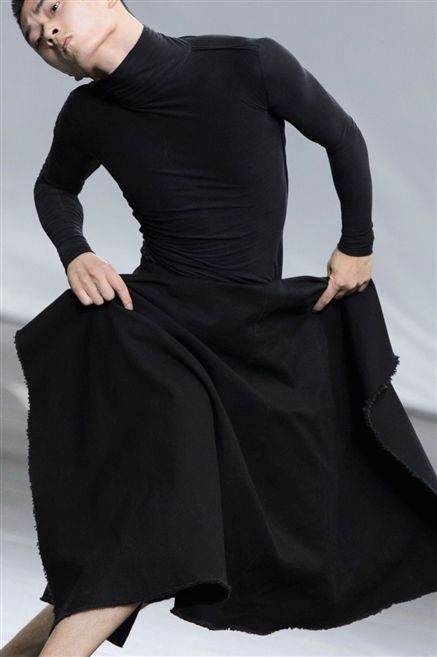 Sleeve, Shoulder, Standing, Joint, Formal wear, Style, Elbow, Waist, Fashion, Neck, 