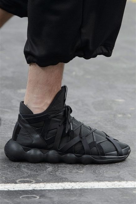 Human leg, Shoe, Style, Fashion, Black, Grey, Street fashion, Walking shoe, Synthetic rubber, Ankle, 