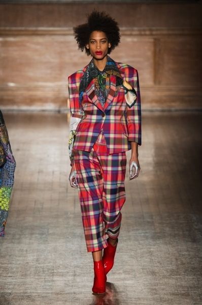 Textile, Fashion show, Red, Pattern, Style, Runway, Fashion model, Fashion, Street fashion, Tartan, 