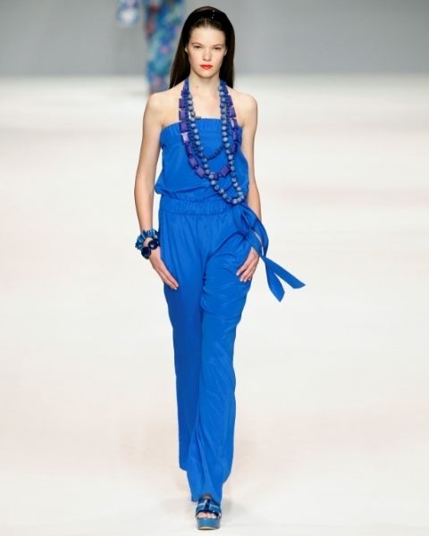 Blue, Jewellery, Shoulder, Joint, Fashion show, Style, Waist, Fashion model, Electric blue, Fashion, 
