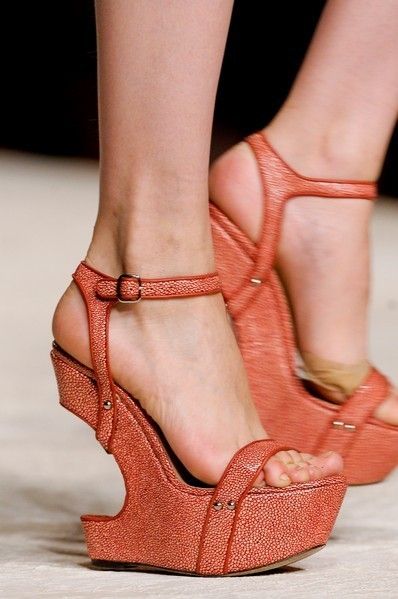 Footwear, Brown, High heels, Skin, Human leg, Red, Toe, Joint, Sandal, Pink, 